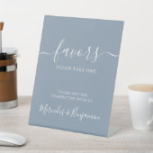 Modern Wedding Favors Personalized Dusty Blue Reclamebord Met Voetstuk (Insitu)