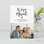 Modern We've Moved Script Foto Verhuisbericht Aankondiging (Staand voorkant)