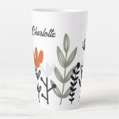 Modern Whimsical Floral Personalized Name Latte Mok (Voorkant)