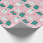 Modern Whimsical Roze Kerstmis Cadeaupapier (Hoek)