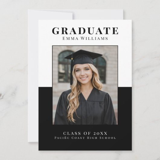 Modern White and Black Graduate Announcement Kaart (Voorkant)