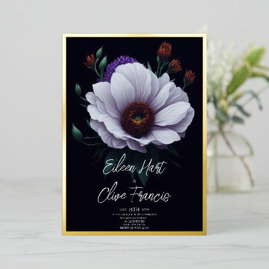 Modern White Daisy Dark Winter Gold Border Wedding Folie Uitnodiging (Staand Voorkant)