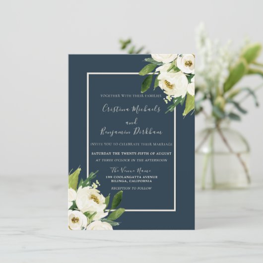 Modern White Floral Elegant Greenery Wedding Kaart (Staand voorkant)