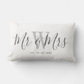 Modern White Grey Mr. en Mrs Keepomwille Monogramm Kussen (Voorkant)