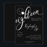 Modern White op Black Kissy Emoji 18th Birthday Kaart<br><div class="desc">Moderne,  eenvoudige Witte tekst op Black background party uitnodigingen voor haar achttiende verjaardag. Met het woord 'achttien' in de moderne kalligrafie en een kissy wink emoji - een eenvoudig lettertype voor de tekst en een handgeschreven lettertype voor de naam en de leeftijd - allemaal eenvoudig aan te passen.</div>