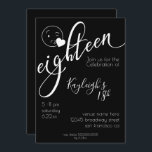 Modern White op Black Kissy Emoji 18th Birthday Kaart<br><div class="desc">Moderne,  eenvoudige Witte tekst op Black background party uitnodigingen voor haar achttiende verjaardag. Met het woord 'achttien' in de moderne kalligrafie en een kissy wink emoji - een eenvoudig lettertype voor de tekst en een handgeschreven lettertype voor de naam en de leeftijd - allemaal eenvoudig aan te passen.</div>