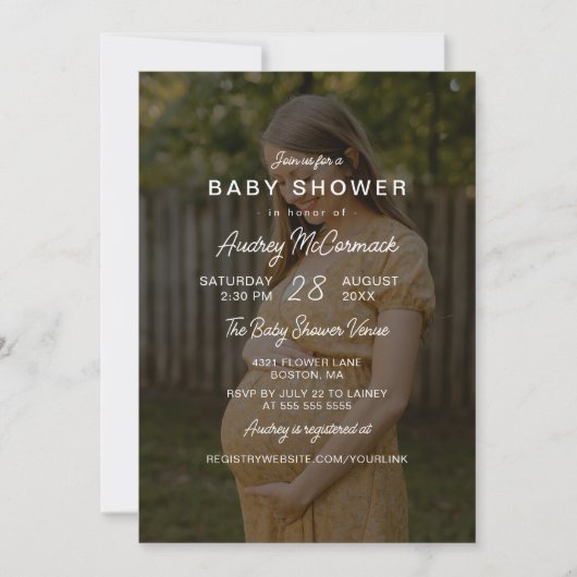 Modern White Overlay Zwangerschap Foto Baby shower Kaart (Voorkant)