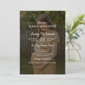 Modern White Overlay Zwangerschap Foto Baby shower Kaart (Staand voorkant)