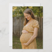 Modern White Overlay Zwangerschap Foto Baby shower Kaart (Achterkant)