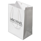 Modern White Personalized Groomsman Voorstel Medium Cadeauzakje (Voorkant Gekanteld)