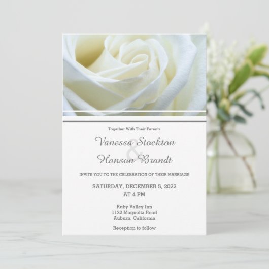 Modern White Rose Wedding Invitation Kaart (Staand voorkant)