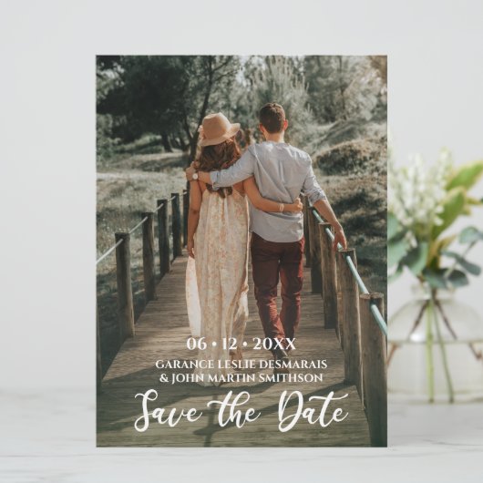 Modern White Sage Green Fresh Spring Photo Wedding Kaart (Staand voorkant)