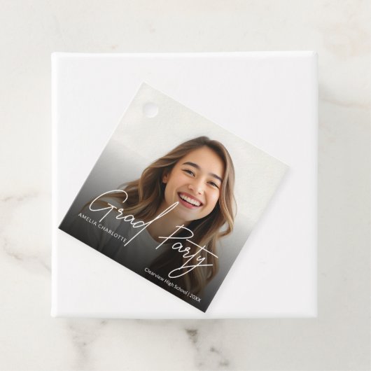 Modern White Script Afstudeerder Party Foto Bedankjes Labels (In situ)
