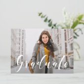 Modern White Script Photo Afstuderen Kaart (Staand voorkant)