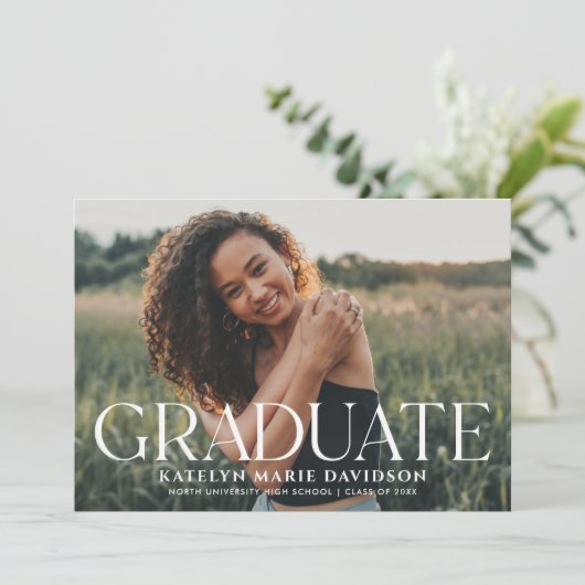 Modern White Serif Afstuderen Foto Afstuderen Kaart (Staand voorkant)