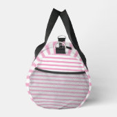 Modern White Small Duffel Bag with Light Pink Line Plunjezak (Rechts)