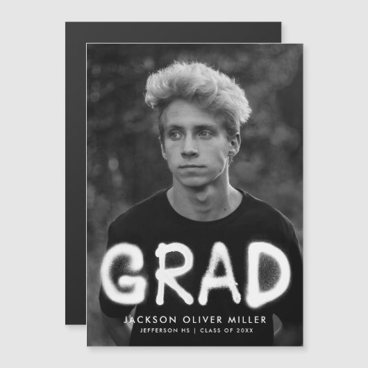 Modern White Spray Paint Photo Afstuderen Magnetische Uitnodiging (Voorkant / Achterkant)