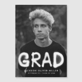 Modern White Spray Paint Photo Afstuderen Magnetische Uitnodiging (Voorkant)