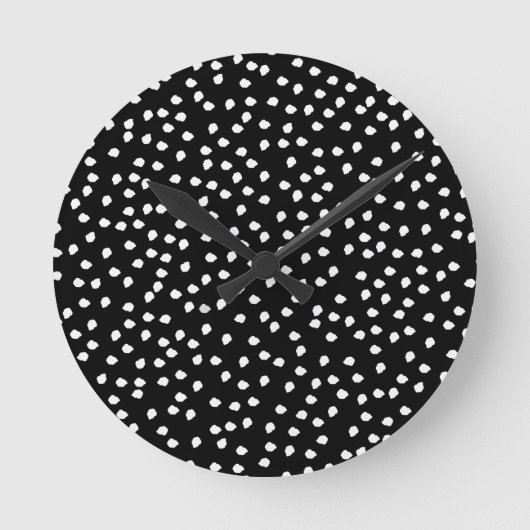 Modern Willekeurig Polka Dot Patroon Zwart-wit Ronde Klok (Voorkant)