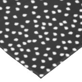 Modern Willekeurig Polka Dot Patroon Zwart-wit Tafelkleed (Gekanteld)