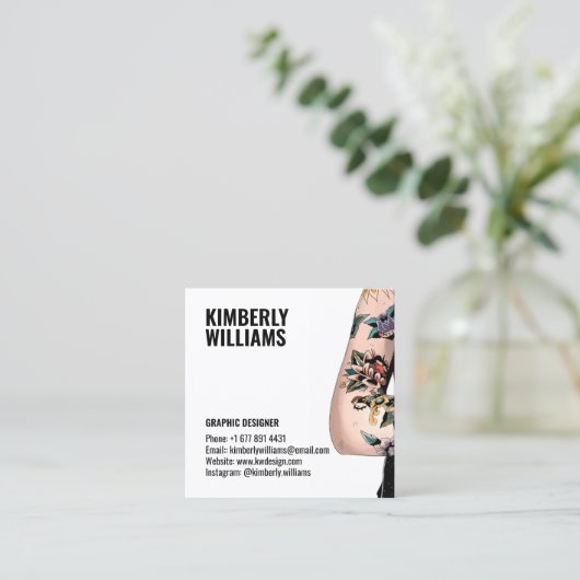 Modern wit custom afbeelding grafisch ontwerper co vierkante visitekaartje (Staand voorkant)