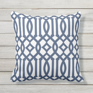 Modern wit en marineblauw trellis patroon buitenkussen