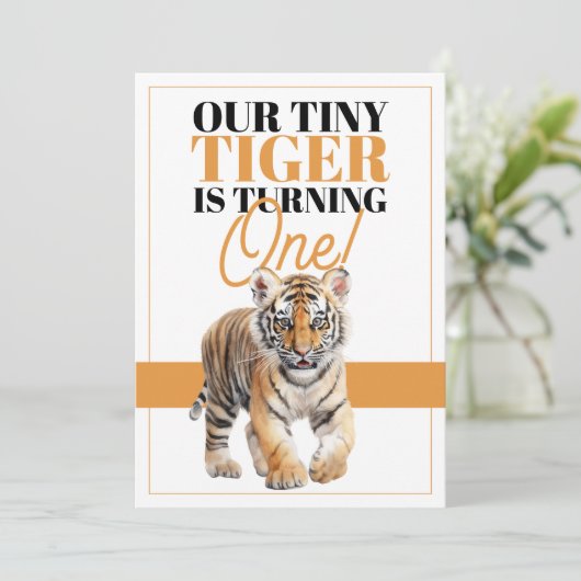 Modern Wit en Oranje Wild Tiger Oerwoud Verjaardag Kaart (Staand voorkant)