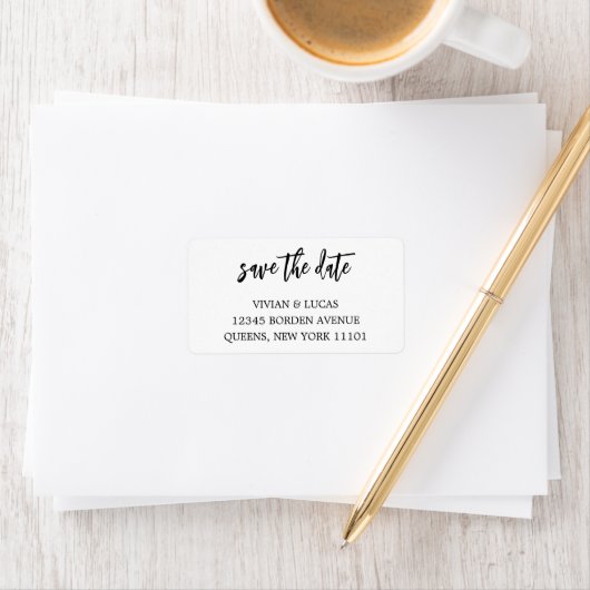 Modern Wit en Zwart Chique Script Save The Date Etiket (Insitu)