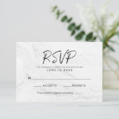 Modern wit marmer script | Bruiloft RSVP Kaart (Staand voorkant)