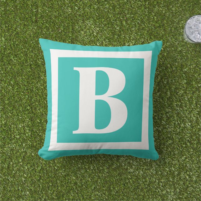 Modern wit monogram van Bright Turquoise Buitenkussen (Gras)