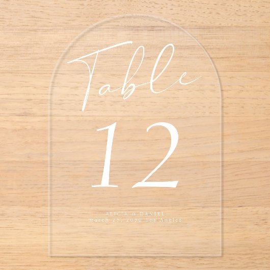 Modern wit script bruiloft acryl tafel nummer uitnodigingen (Voorkant)