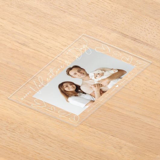 Modern wit script Happy Valentine's Day Foto Acryl Uitnodigingen (Laagn)