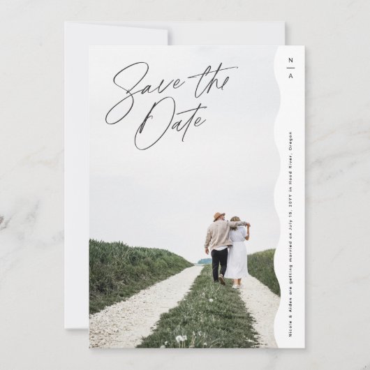 Modern wit Wavy Edge Minimal Monogram Save The Date (Voorkant)