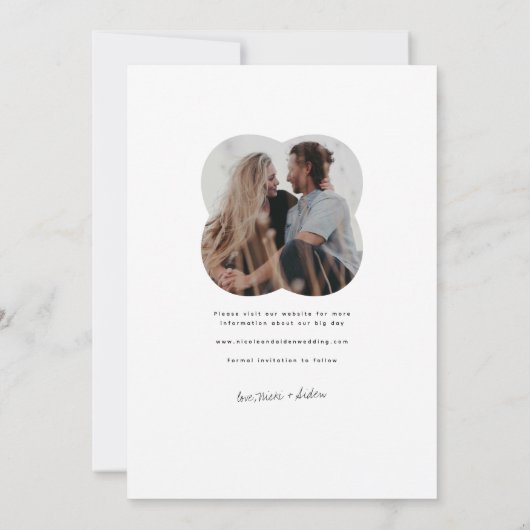 Modern wit Wavy Edge Minimal Monogram Save The Date (Achterkant)