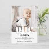 Modern Wit Woord Foto 1e Verjaardag Uitnodiging (Staand voorkant)