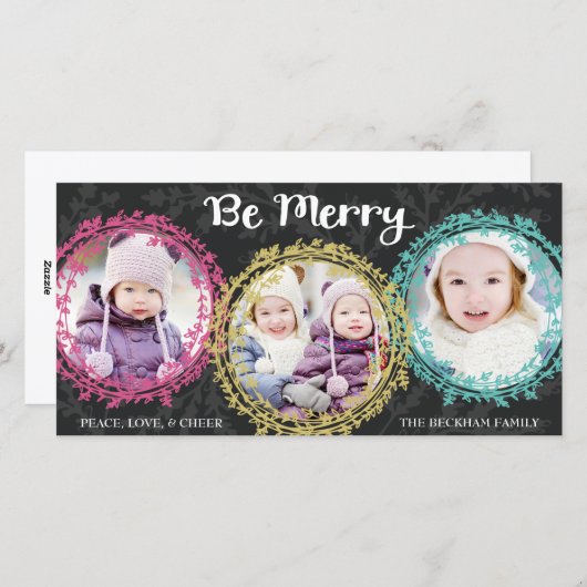 Modern Wreaths be Merry Three Photo Grey Feestdagenkaart (Voorkant / Achterkant)