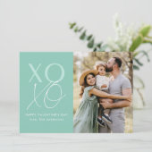 Modern XOXO Mint Green Valentijnsdag Foto Feestdagenkaart (Staand voorkant)