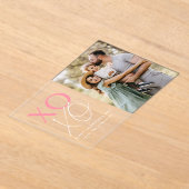 Modern XOXO Roze Valentijnsdag Foto Acryl Uitnodigingen (Laagn)