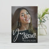 Modern Yay Afstudeerder' Foto Afstuderen Aankondiging (Staand voorkant)