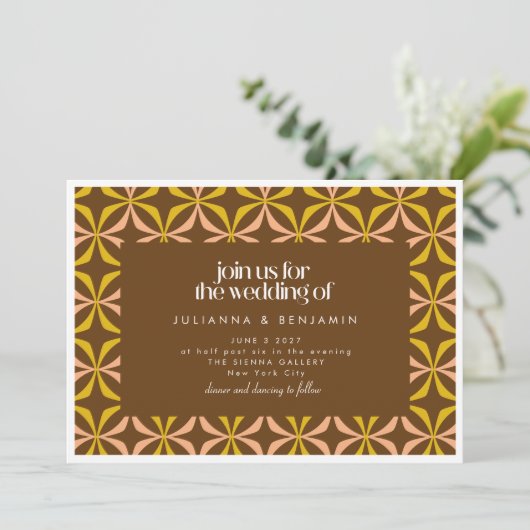 Modern Yellow and Brown Retro Geometric Wedding Kaart (Staand voorkant)