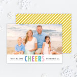 Modern Yellow Cheers Prettige feestdagen Foto Feestdagenkaart<br><div class="desc">Eenvoudige en moderne vakantiefotoperatekaart biedt uw foto een veelkleurige "Cheers"-tekst en aangepaste tekst voor een seizoensbericht, uw familienaam en het jaar. De achterzijde van de kaart bevat een patroon van diagonale strepen. De prachtige kleuren, perfect voor een zomer-/vakantiefoto, zijn hemelsblauw, munt groen, violet paars, goudgeel, turquoise/blauwgroen blauw en licht roze....</div>