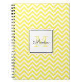 Modern Yellow Chevron Pattern met monogram Notitieboek (Voorkant)