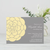 Modern Yellow Dahlia Bloom Birthday Party Kaart (Staand voorkant)