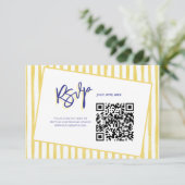 Modern Yellow Hand Written Stripe QR Code Wedding RSVP Kaartje (Staand voorkant)