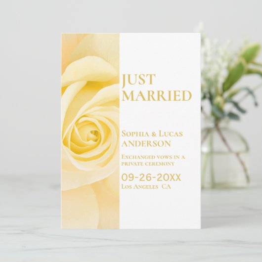 Modern Yellow Rose Wedding Aankondiging (Staand voorkant)