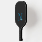 Modern Zwart Blauw Aangepaste Monogram Naam Pickleball Paddle (Links)