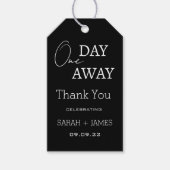 Modern zwart een dag weg bruiloft dank u cadeaulabel (Voorkant)