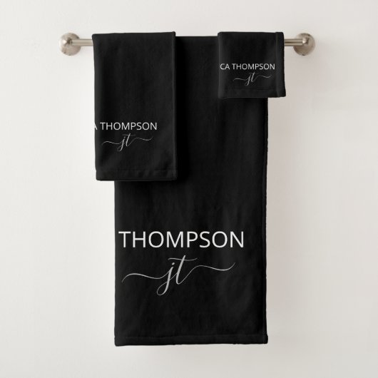 Modern zwart, eenvoudig script, meisjesmonogram bad handdoek (Insitu)