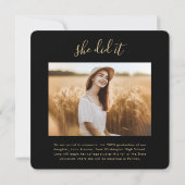 Modern zwart en Gold Script 4 Foto Afstuderen Aankondiging (Achterkant)