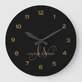 Modern zwart en goud script monogrammen grote klok (Voorkant)